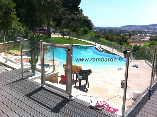 Fabrication de barrières de piscine à Nice 06